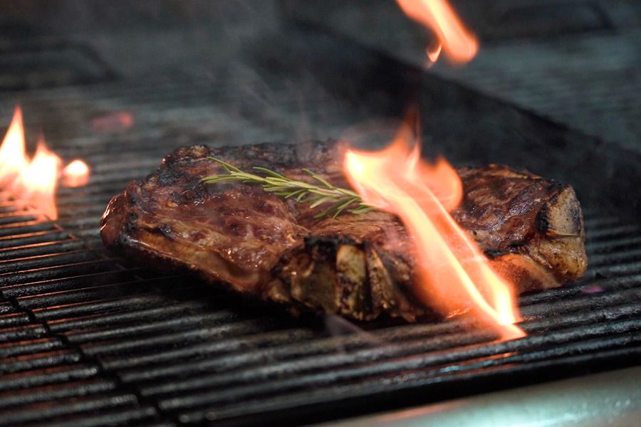 Την Τσικνοπέμπτη που έρχεται, σας περιμένουμε στην αυλή μας για να τιμήσουμε μαζί μία από τις πιο Διονυσιακές και γαστρονομικές γιορτές της ελληνικής παράδοσης!
