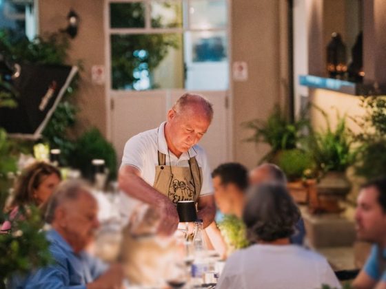 Ζήσε ξανά τη μαγεία της καθημερινής εξόδου με σπιτικό φαγητό «Στης Έλλης». Μεσημέρι ή βράδυ, σε περιμένει τραπέζι γεμάτο φροντίδα & γεύση.